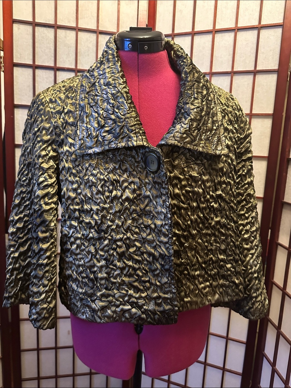 Cropped Textured Metallic Jacket in Olive